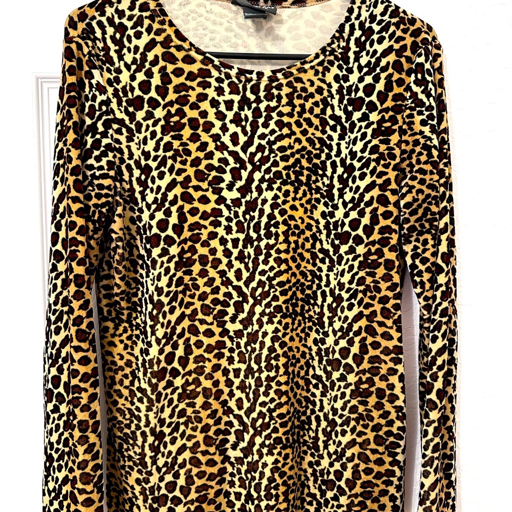 Women blouses 👚,polyester fabric with the long sleeve, size small, long sleeve